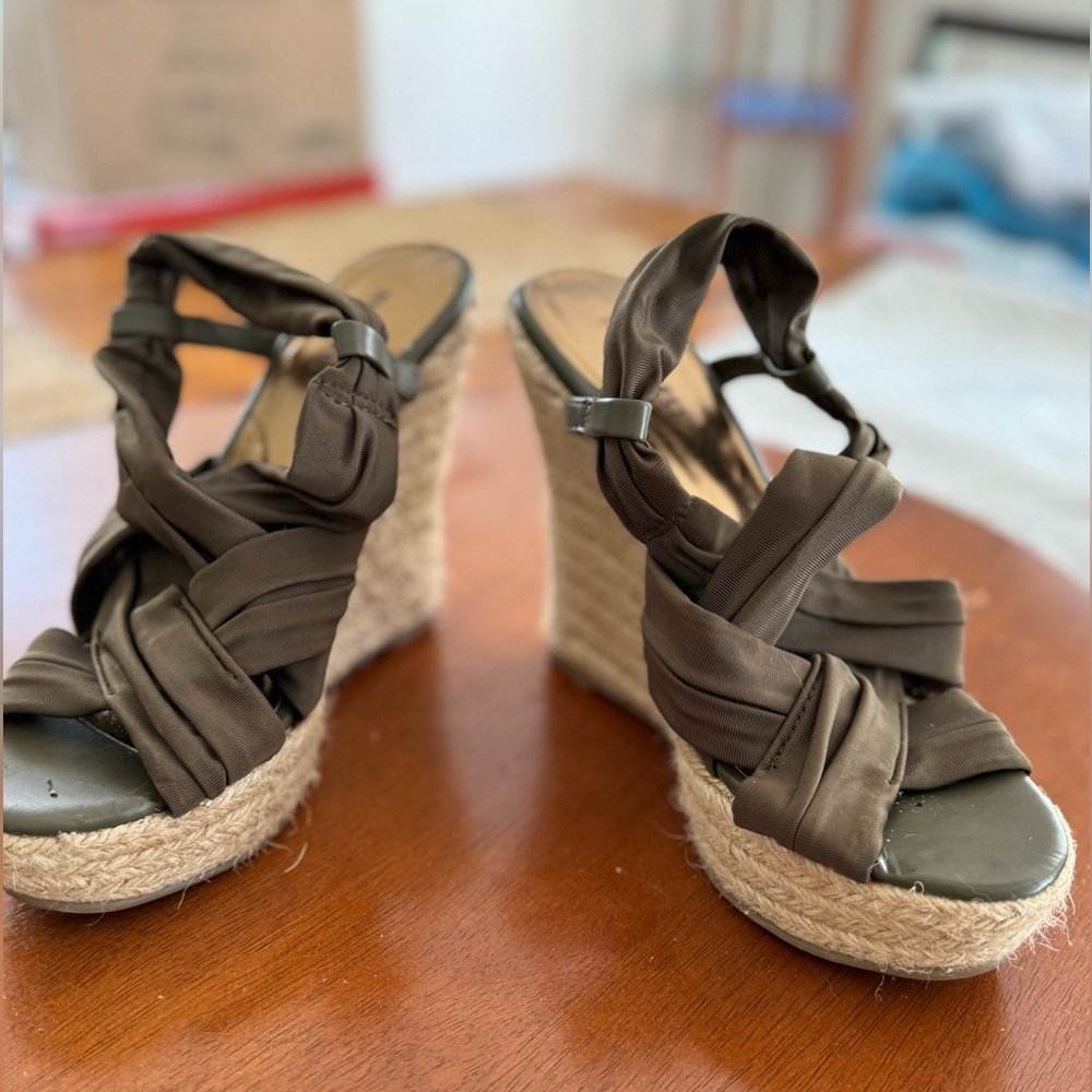 Nine West olive wedges